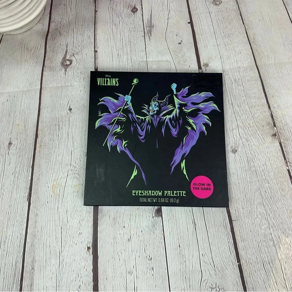 NWT Disney Villains glow in the dark eyeshadow palette 16 colors goth cosplay